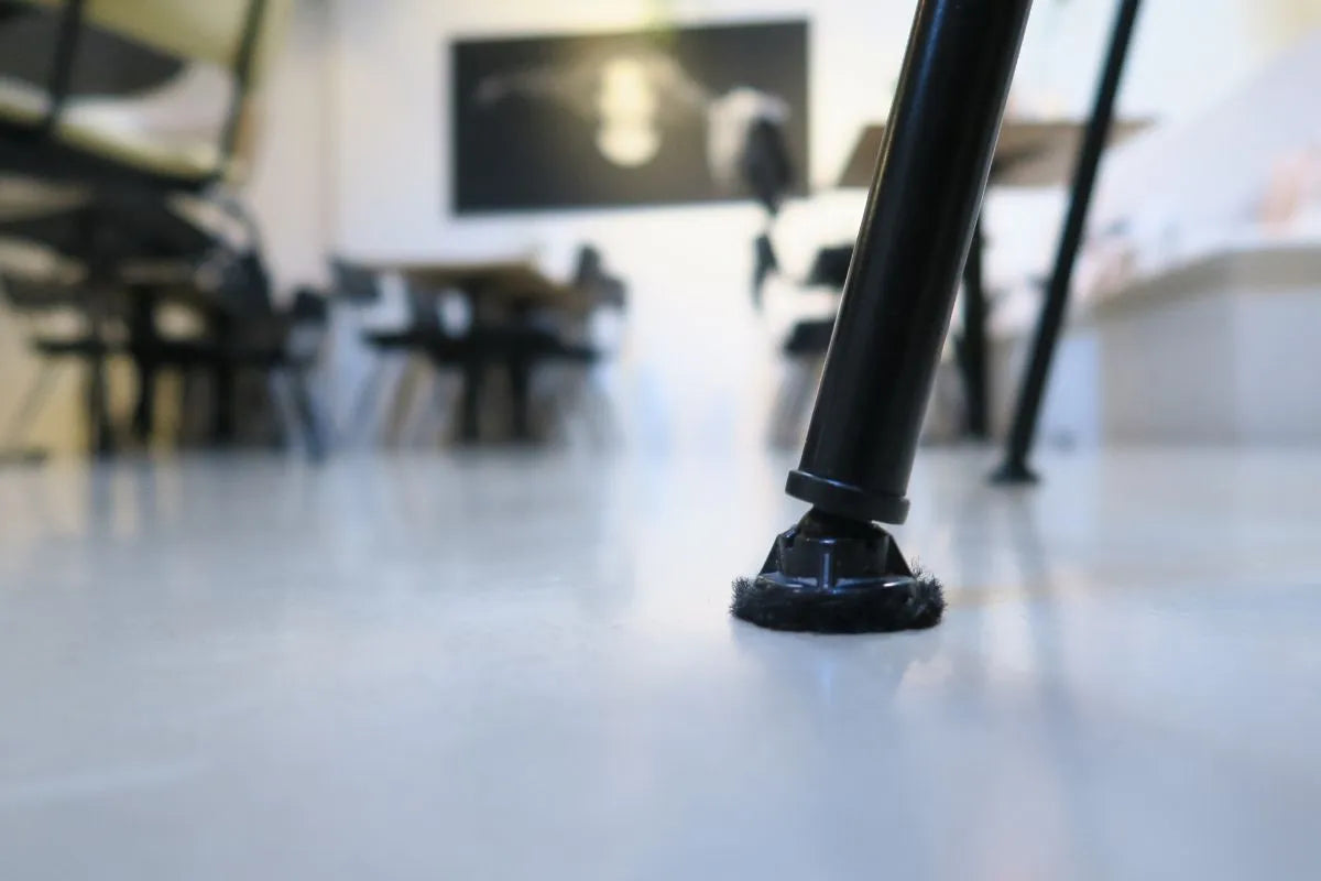 Dit zijn de voordelen van drooglooptapijt als materiaal voor je stoelpootdoppen