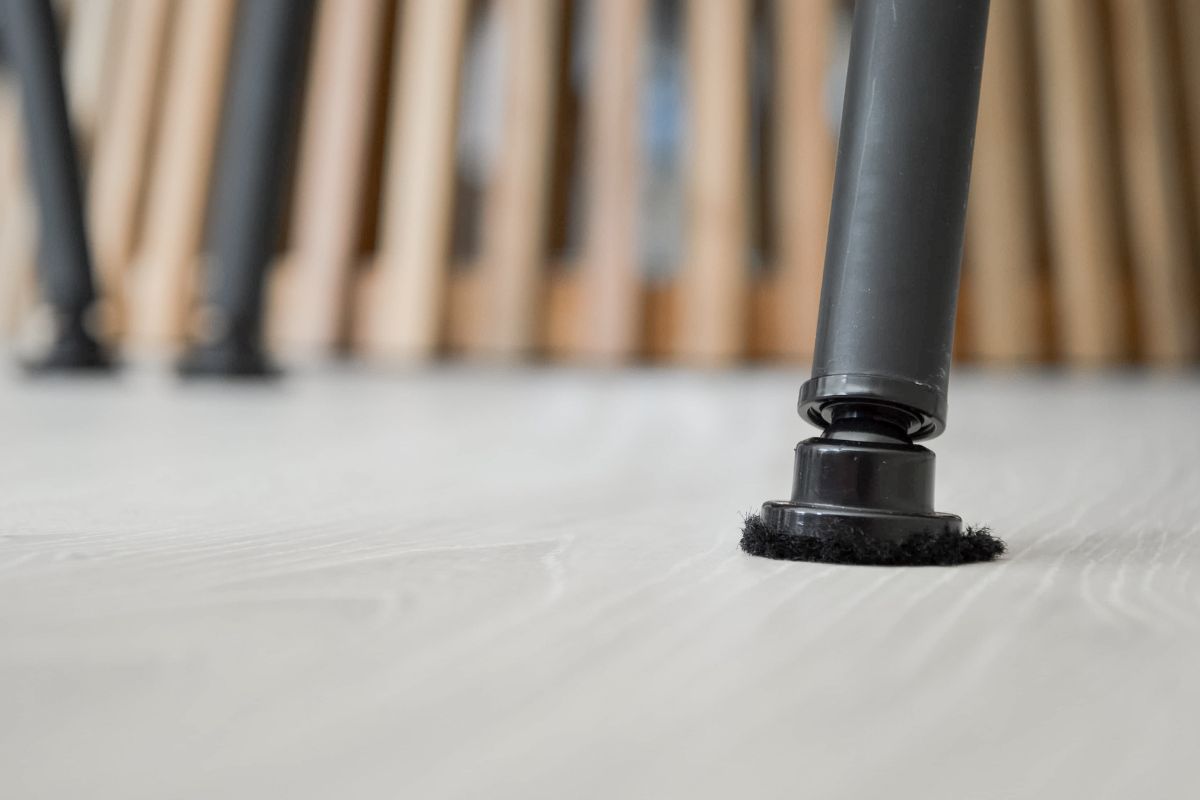 Waarom vilt en teflon je vloer niet beschermen & wat wel werkt